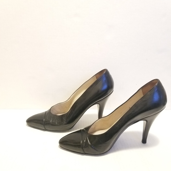 CHANEL Leather Black Heels Pumps. - Picture 3 of 14